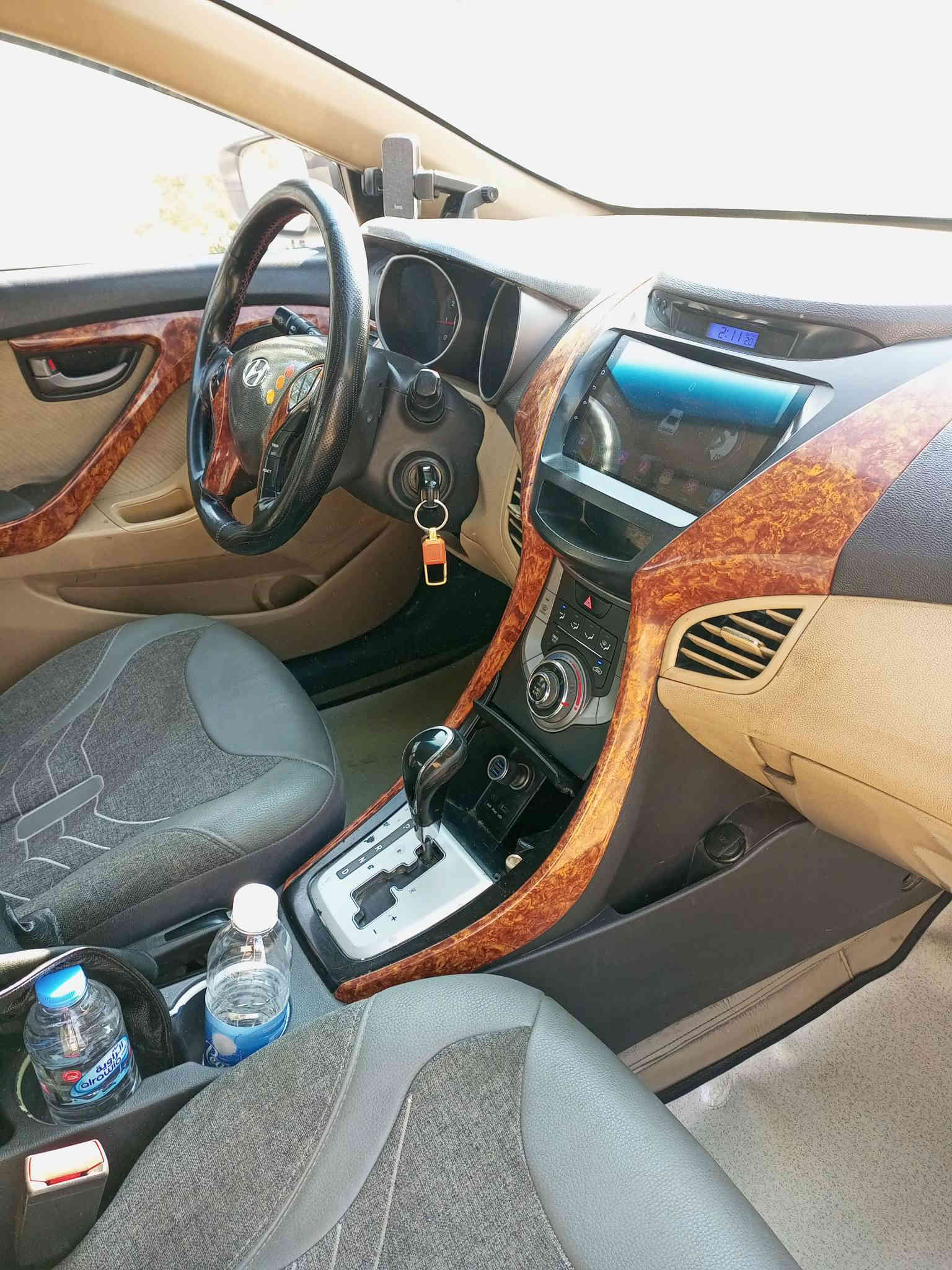 سلام عليكم النترا موديل 2011 رقم اربيل  GLS فول ماعدا البصمه محرك 1800دوش تدفئه تبريد خير من الله حداديه جيده لايت زنون حساسات كامره اربع قطع صبغ بيه العنوان بغداد العامريه السعر 97 رقم ***********
