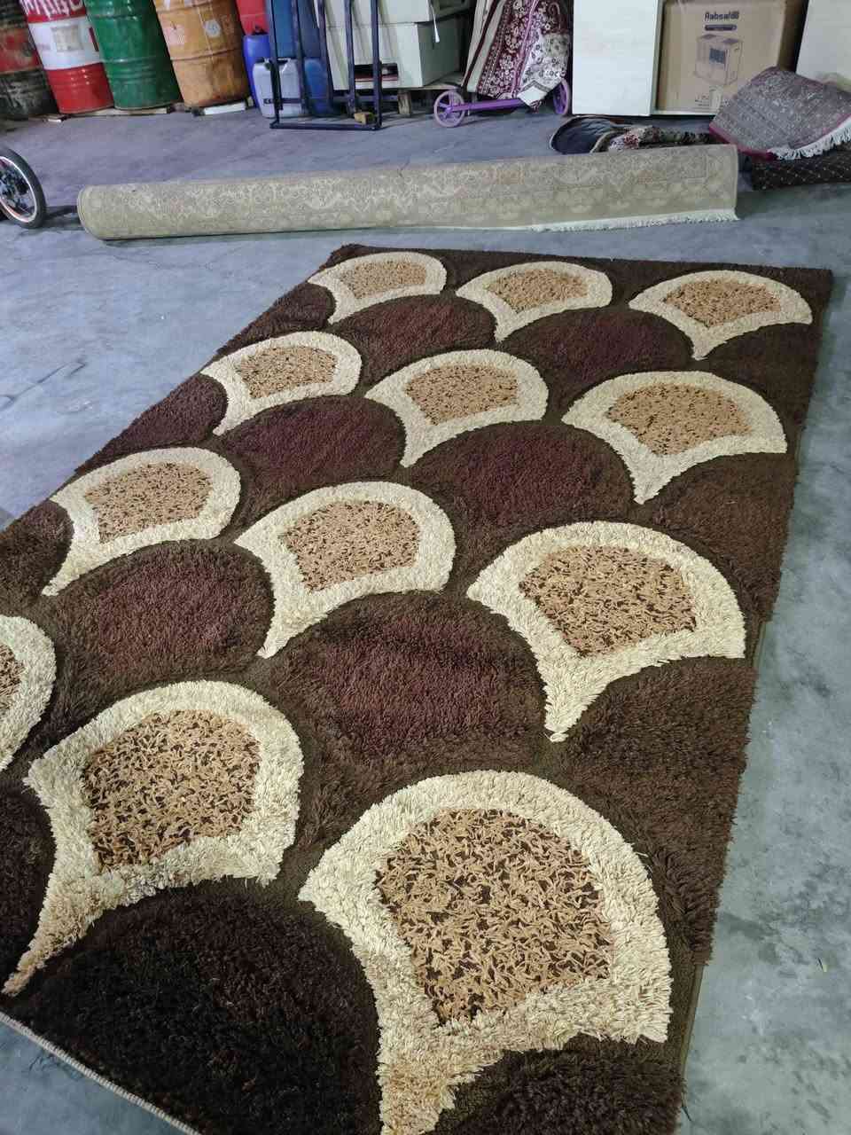 چیت ئه وێ داوای نرخ بکه له کە لار کۆنە   *********** هه ڕاجیه
