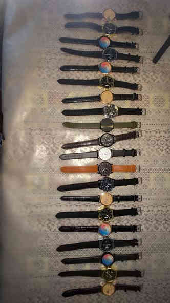 سلام عليكم
شلعة ساعات مكس رجالي نسائي ٢٠ قطعة كلهن شغالات ع الفحص اي نقص مابيهن بس قطعه يرادلها جامه 
ب ٤٠ الف يعني القطعة ب ٢

مكاني بغداد وعندي توصيل لجميع المحافظات 
رقمي ***********
