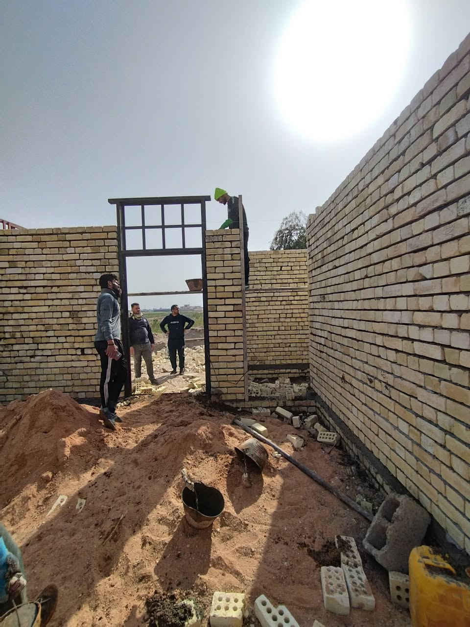 خلفات بناء
شغل درجه اولى امامك 
شغل يرضي الله والبشر 
عدله ونظافه 
***********
 ابو اسيد الدليمي
