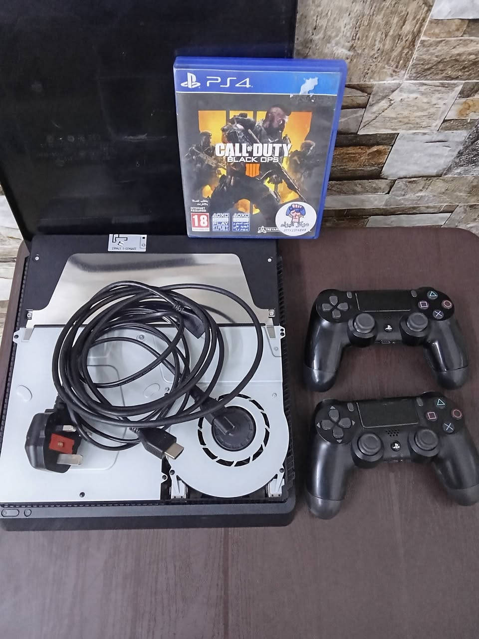 السلام عليكم بلي 4 سلم جديد ممستخدم شي قليل لوك ستيكر
ذاكره واحد تيره نضامه 13 محدث اخر تحديث
كامل ملحقاته كيبلات التشغيل +جوستيكات 2 اصليه 
+ قرص بلاك اوبس 4 سعره 240 وبيه مجال 
رقم *********** مكاني بغداد
