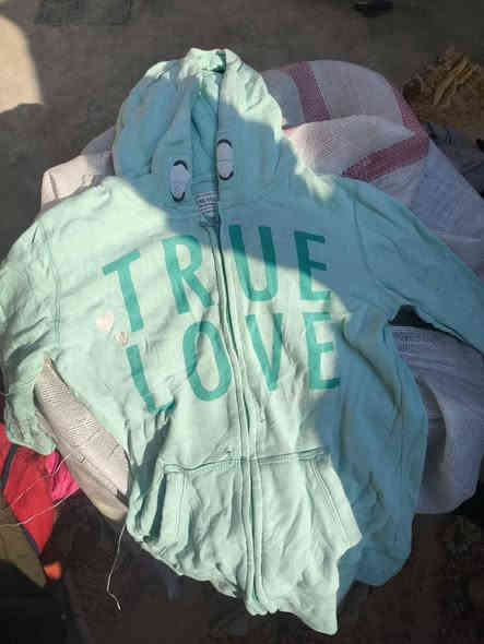 سلام عليكم 
تصفية ....تصفية ..... تصفية 
ملابس بآلة نظيفة 
١٠٠ سويتر اطفال ب ١٥ الف
٦١ بجامة شبابي ب ١٥ الف
١٣٠ قطعة ملابس اطفال متنوعة ب١٥ الف
قماصل اطفال ب ٥٠٠ دينار القطعة
كوتات بناتي ب ١٥٠٠ دينار القطعة
واتساب ***********
            ***********
يوجد توصيل مجاني داخل سوق الشيوخ فقط
@متابعين
@اشارة
