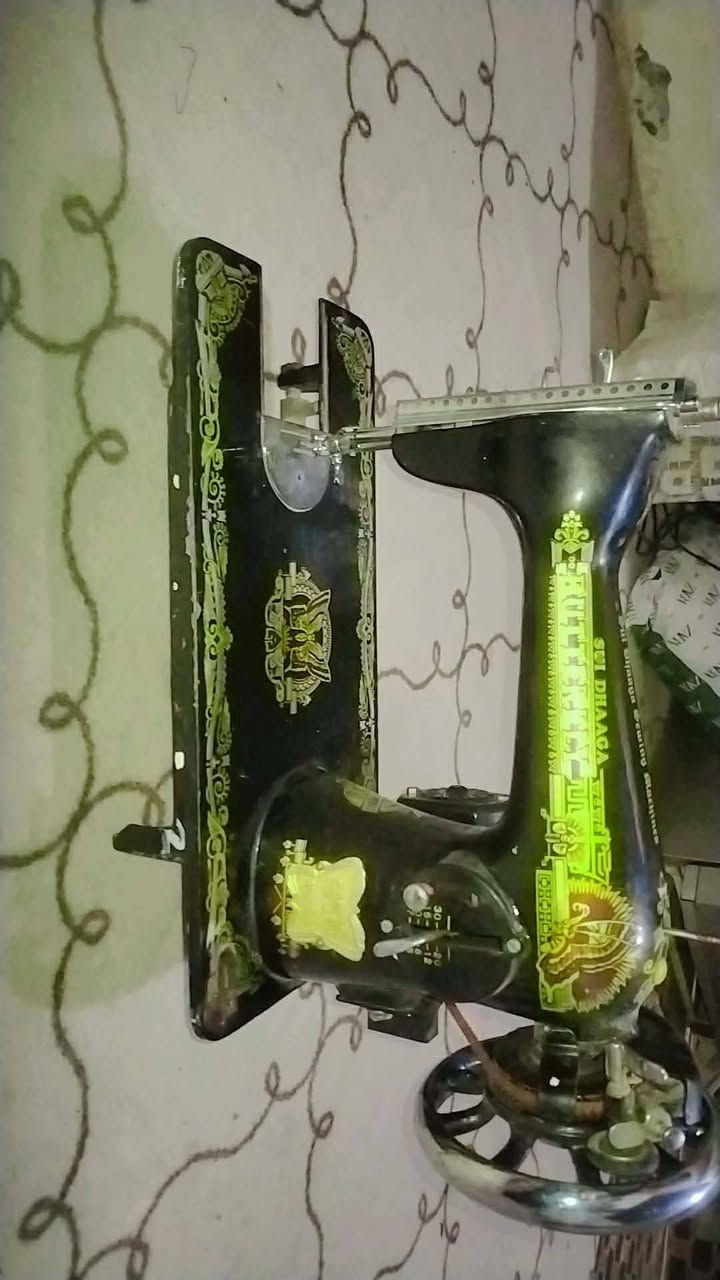 مرايه سعرها 60نهايتها ب50الصوره تبينها كبيره لاكن هيه حجمها وسط او اشبه بالصغيره الرقم***********وبيها مجال العنوان كربلاء حي النضال يم للمستوصف
