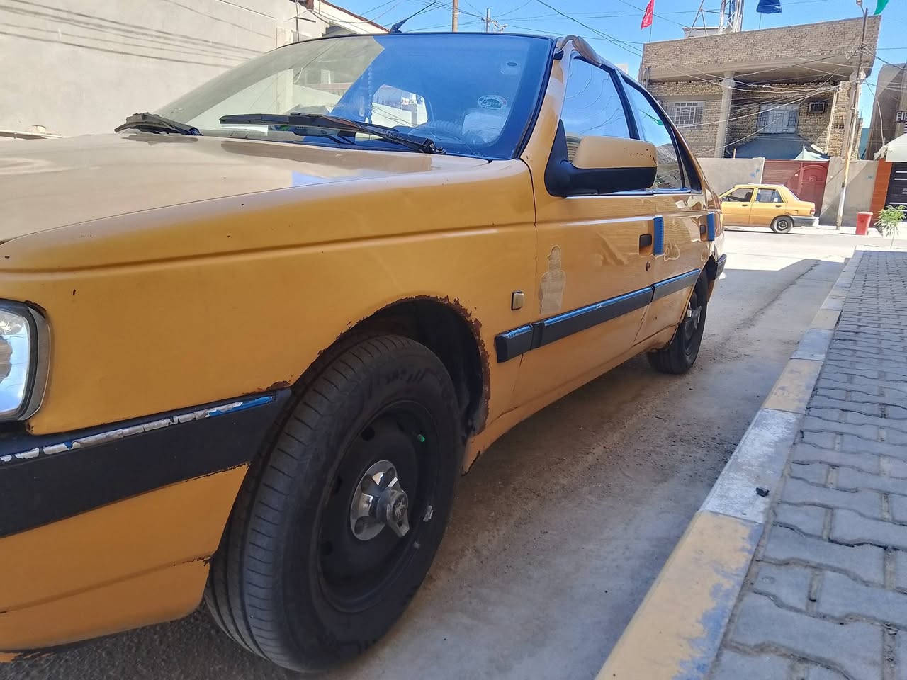 السلام عليكم بيجو 405موديل 16 مكينه وكير مكفولات شاشه وكامره الرقم قادسيه السعر 35 وبيها مجال قليل بيع مستعجل رقم الهاتف ***********
