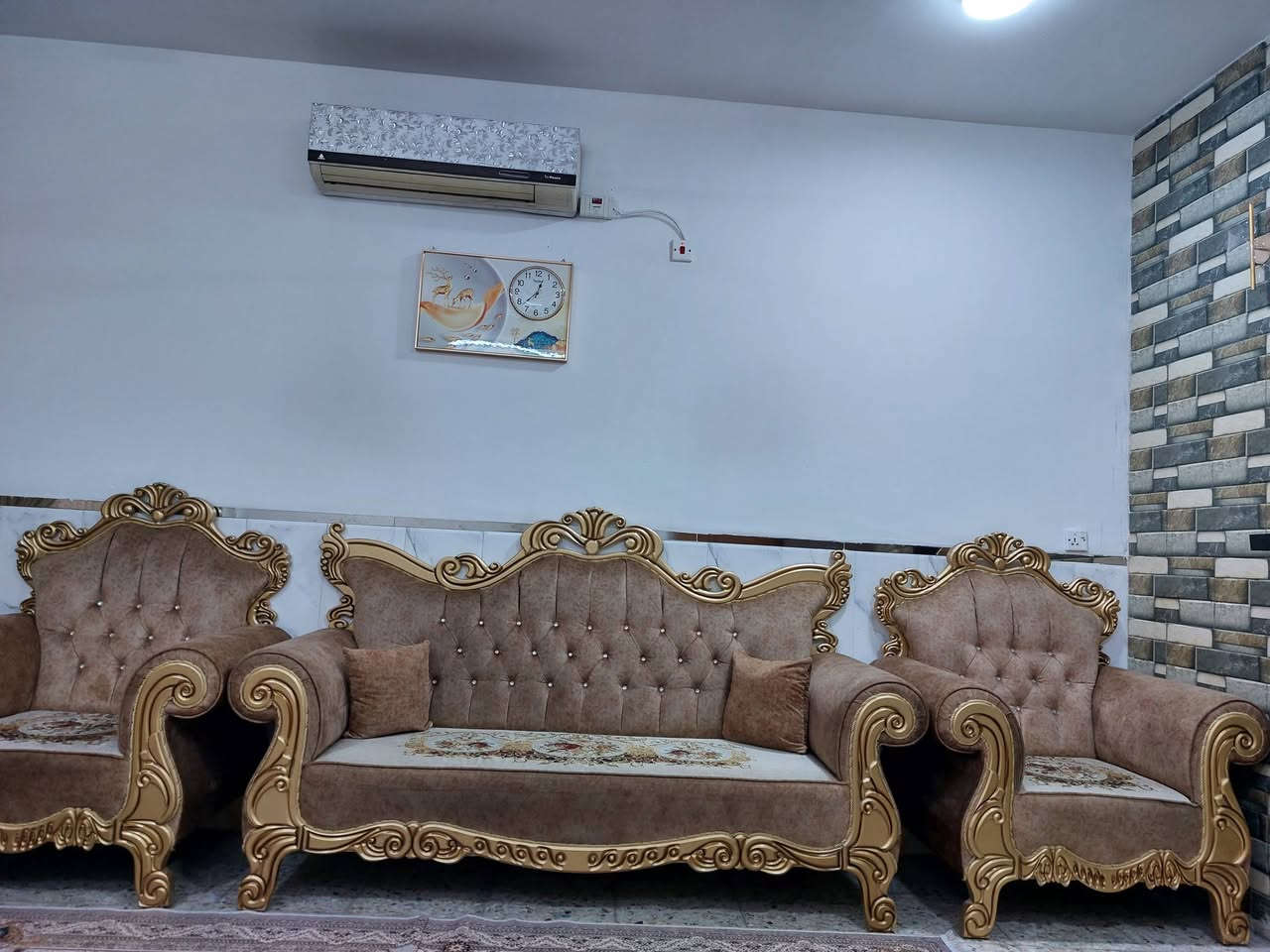 السلام عليكم 
تخم قنفات للبيع ١٠مقاعد  بحالة جيدة وجودتها عاليةوبدون اي ضرر كما موضح بالصور

السعر ب٨٠٠ وبي مجال بسيط للشراي 

وسيت طبلات 

واحدة كبيرة و٤ صغيرات 

ايضا بحالة جيدة كما موضح بالصور 

السعر ٧٠ 

للاستفسار على الخاص 

المكان بغداد الكرخ


**إذا كنت صاحب هذا الإعلان وتريد حذفه لأي سبب، رجاءا أرسل رسالة إلى الدعم الفني**