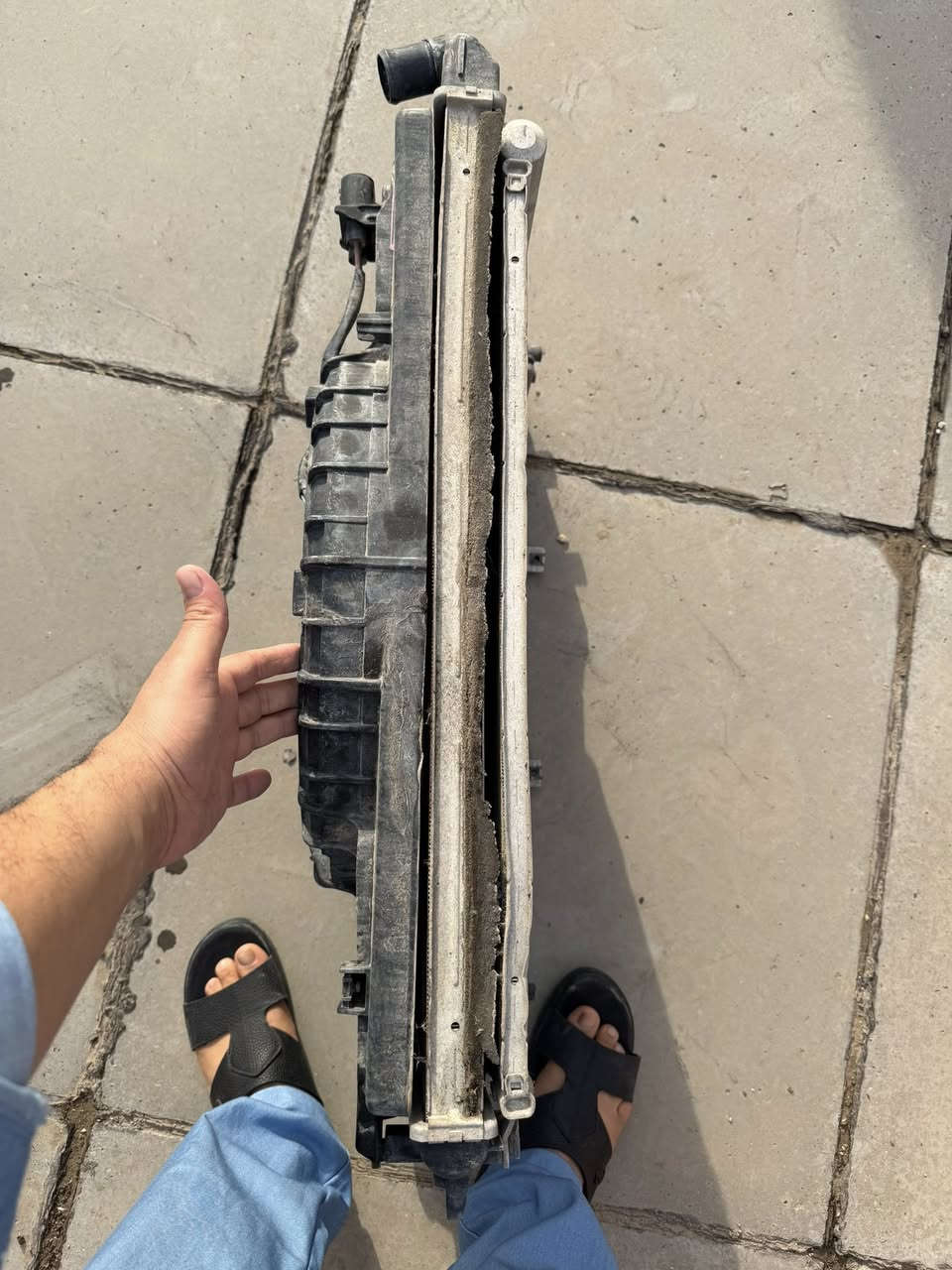 السلام عليكم تخم كامل راديترات مال  كونا 1600 t جديد  فقط القزان مال راديتر بي فطر  العنوان بغداد *********** السعر 250 الف
