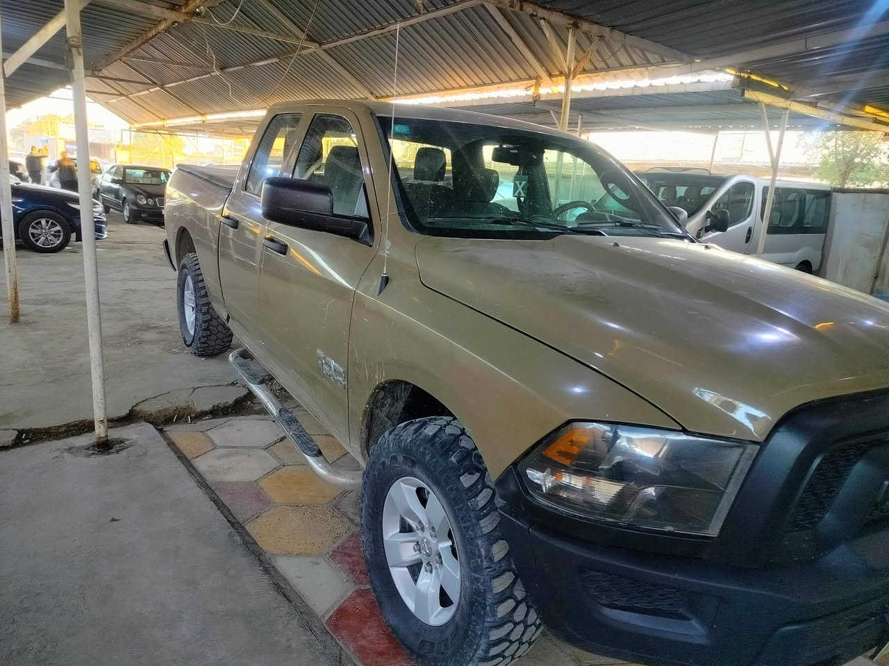 سلام عليكم رام موديل 22 مغير لونها سياره جديدةماشيه قليل محرك 6 باب قصير داخل اسود ابيع أو مراوس السياره حادثها بل قماره وبدل يعني بدون شاصي السياره مكفول بدون كص يعني القماره فتح من البراغي شغل يخبل لامعجون ولا كص شغل فول شرط السونار رقم بغداد السعر 190 موديل 22 سياره جديده محرك ابلاد لوك شرط الفحص ***********
