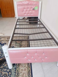 أغراض للبيع • أثاث غرفة نوم • أسرّة