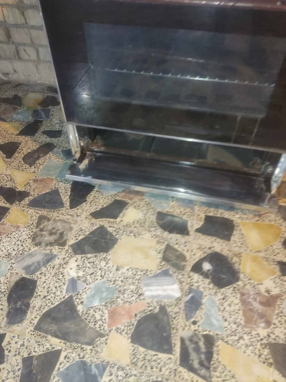 طباخ عشتار موسع نضيف شغال ناره زركه فرن شغال فوگ وجوه سعر 125 بي مجال قليل عنوان بغداد فلكه حي النصر قرب اسواق النخيل *********** بغداد, العراق
