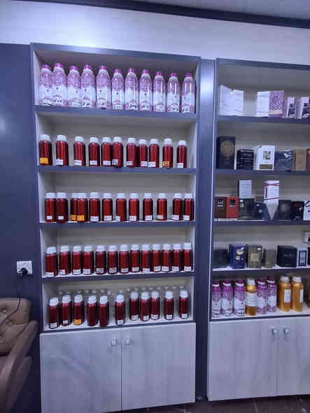 السلام عليكم ديكور للبيع 9 فاترينات كبار
3 ميوزة كبارة وفاترينه ركن وفاترينه شكل حرف L 
العنوان البصرة الجنينة 
التواصل فقط واتس اب ***********
