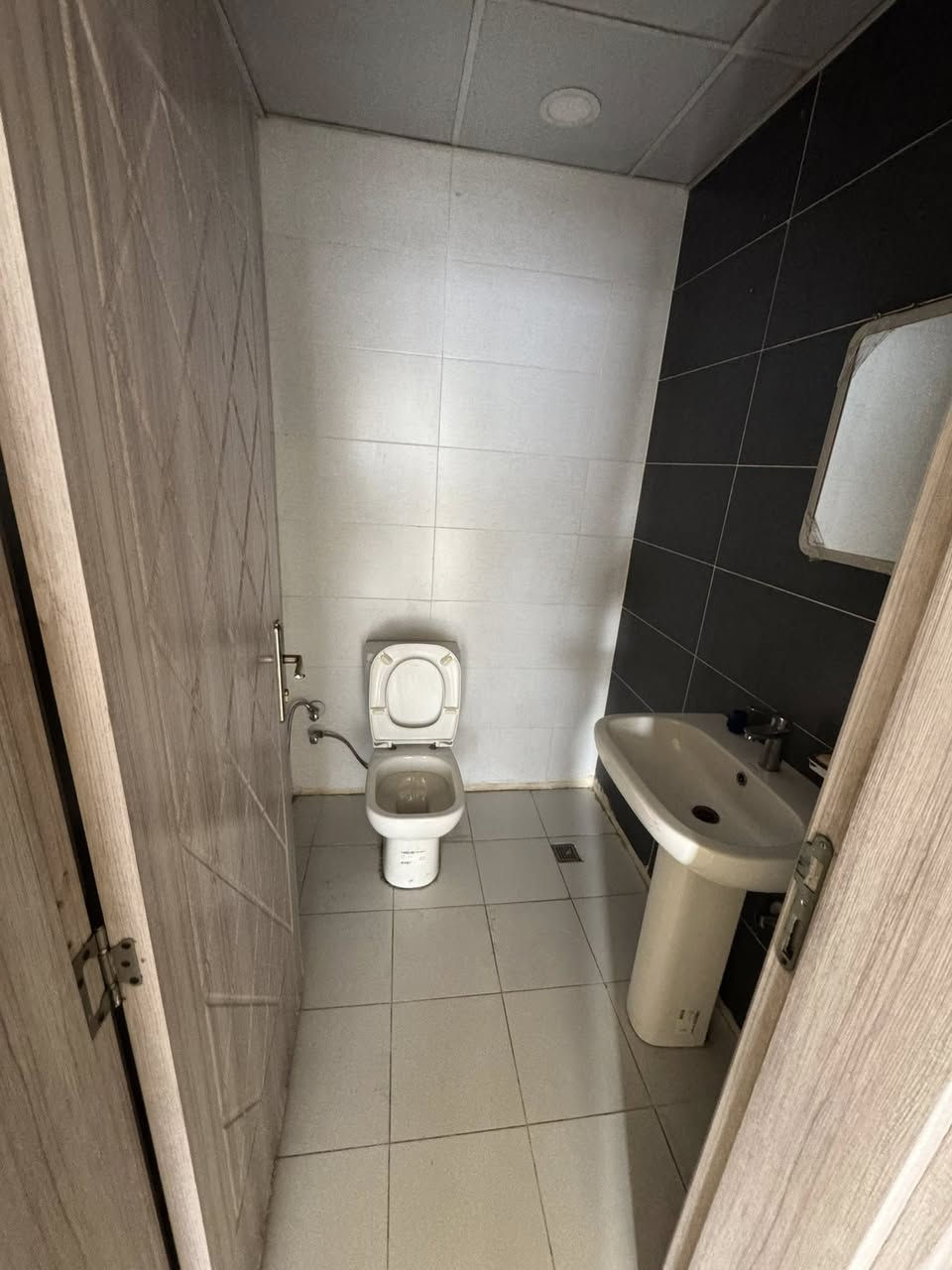 للايجار في السيديه طابق اول
منشور رقم (546)

🌐شقة طابق ارضي مجمع المحبة السكني

🌐مساحة 125متر 

💠3 نوم

💠صاله

💠مطبخ +مجهزة مطبخ تركي

💠وخدمات عدد 2

بدل الايجار 900 الف قفل

📍موقع : السيديه -  

⚜️للاستفسار ولتواصل الاتصال ع ارقام

***********
‎ او زيارة موقع المكتب الكائن السيدية شارع الظباط قرب مجمع السفير
