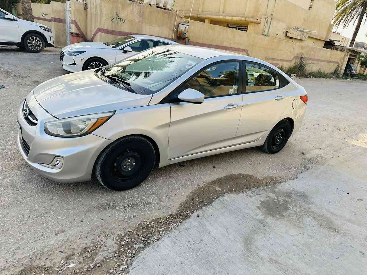 سلام عليكم اكسنت مديل 2017 

امريكي بيها جاملغ تبديل وبنيد صبغ سياره جاهزه مكينه.وكير 
وتخم تاير وحداديه وتبريد ثلج  رقم بغداد ب اسمي  سعره 93وبيه مجال مكانه بابل ناحية نيل  ***********
