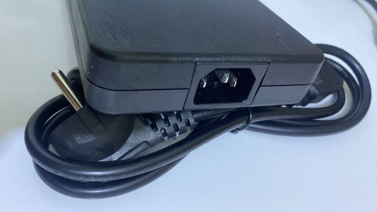 🔌شاحن دل 240 واط
ب30 الف وتوصيل 5🤗


**إذا كنت صاحب هذا الإعلان وتريد حذفه لأي سبب، رجاءا أرسل رسالة إلى الدعم الفني**