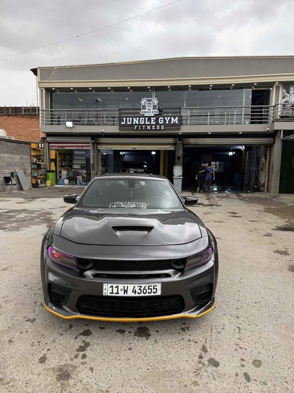 جارجر 2019 Rt اصل رقم بغداد بااسمي
مواصفات الارتي العاديه 
السياره عليها كت وايد بدي وشوته هدرز  عليها لايتات متغير وسقف روز رايز الداخل كله تغطيس  
مسويلها حمام وبولش قبل اسبوع يعني سياره مناقصه شي 
اربع قطع صبغ والبنيد مبدل مالته 
سعر السياره 170 ورقه وبيها مجال 
*********** مكان السياره بغداد اليرموك
