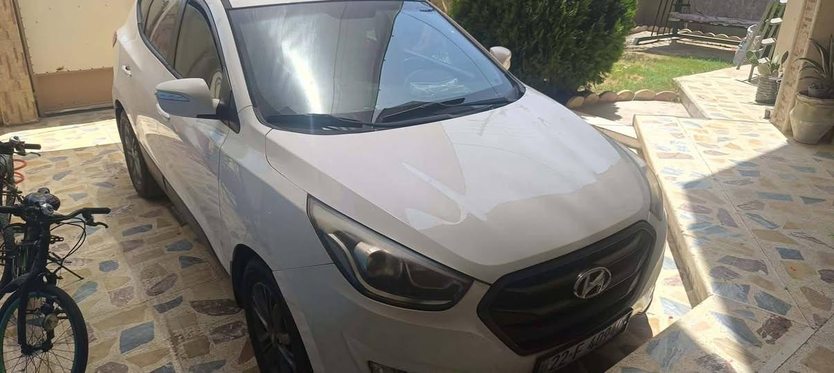 أَلسلام عليكم 🙋‍♂️
هونداي توكسون ( Limited ) .
موديل : 2016 💫
محرك : 2400 دوش 
فور ويل 4WD
رقم : اربيل دولي ( 22 ) 
كابون بانزين ⛽ 
رقم وهزة وسنوية جديد ✅
* كلين تايتل بدون اي ضرر !!
أَلمواصفات : 
كشن جلد + دشبول لمتدد + لايت عدسة + اشاير بالمري + بك لايت ليد اصلي  .
❗ألسعر : 168 وبيها مجال للطيبين ....

📌 للأستفسار : *********** اسيا 
                       *********** كورك
