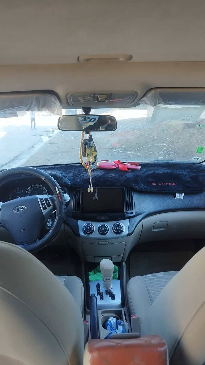 سياره الانترا 2011
سنويه ساقطه 
تحكمات شاشه كامره
كشن جك
دكشن عالي
طخم تاير نضيف
ماشيه 170 حقيقي
ويل كب
كير محرك بشرط
بدون صبغ بشرط
بدون حادث 
فقط ملاحضات بيها. 3 بقصات
و بدوسه سبغ مكان صغير ماشر علي 
سياره نضيه خير وبركه تاخذها ماتصرف عليها مال جناي ومال بيت
مكان السيارة موصل جانب الايمن العبور 
طالبين عليها 127 
للتواصل ***********. وبي واتس اب
