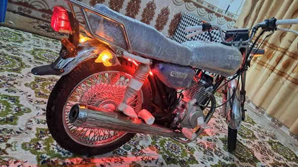 للبيع سلام عليكم دراجه تايكر موديل 22اوراق بغداد اصولي دراجه مكفوله من كل النواحي جديده ماماشيه  محفوظه يعني سلفون مامفتوحه محرك بلكارتون نضافه مال 25 كهربائيات كله شغاله اي نقص مابيه مكان واسط زبيديه سعر 650وبيه مجال ***********وتساب فقط او ***********او تصال
