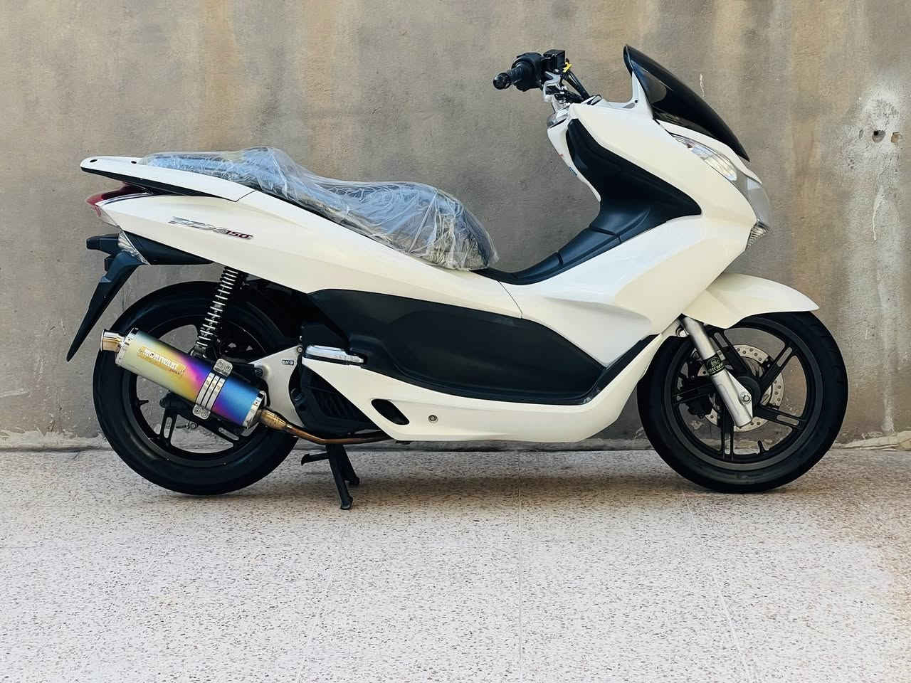 سلام عليكم للبيع pcxياباني150
الجيل الاول الدرجة مكفولة   

كفالة عامة صالنصة رياض 

بلادي  استان كهرباء حساس

ازدحام الدراجة ماشية10تالاف فقط 

بيهة جي بي اس تتبع GpS 

صور مزاد الدراجة داخل المنشور 

مكان الدراجة بغداد

*********** اتصال
