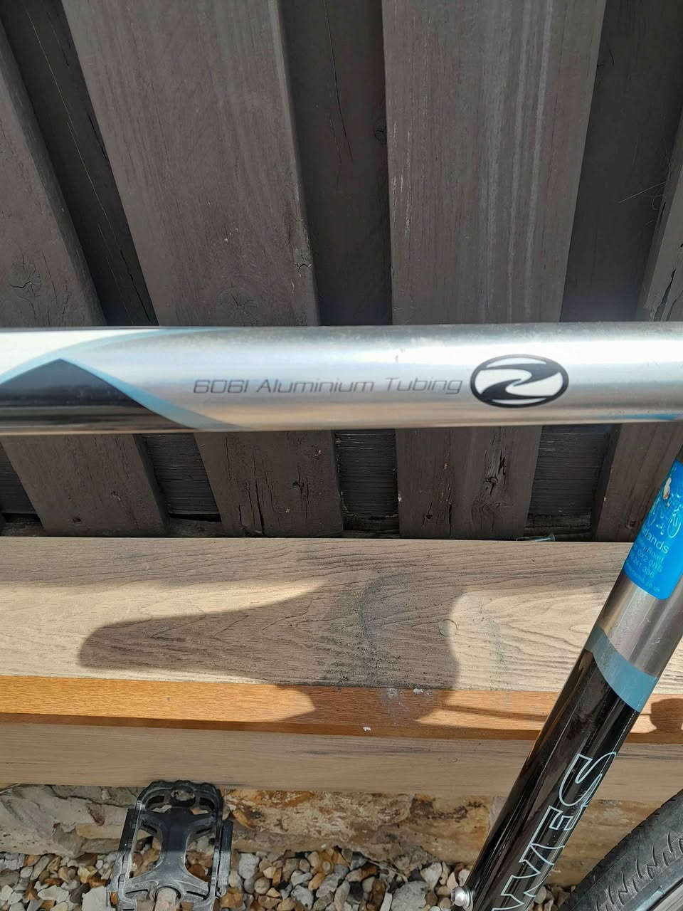 Dawes giro 200 bike
6061 aluminium tubing
Suitable up to 6"4
£80 ono Rotherham, South Yorkshire


**إذا كنت صاحب هذا الإعلان وتريد حذفه لأي سبب، رجاءا أرسل رسالة إلى الدعم الفني**