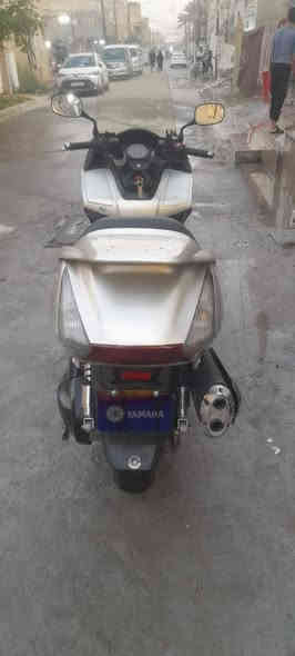 السلام عليكم من رخصه صاحب الكروب 
دراجه سلفر ونج شكل بقلاوه دراجه نضيفه شوفت عينك 
مكينه ناعمه
كلجات يخبلن 
ماكو حماوه
ادامه كامله قبل سبوع 
ترايك اللبصره دراجه كلش حلوه وناعمه 
السعر (مليونين وربع )بيها مجال حك الجيه
تجي وبيك خير وتدلل رقم الهاتف(*********** عنوان بغداد تقاطع درويش
