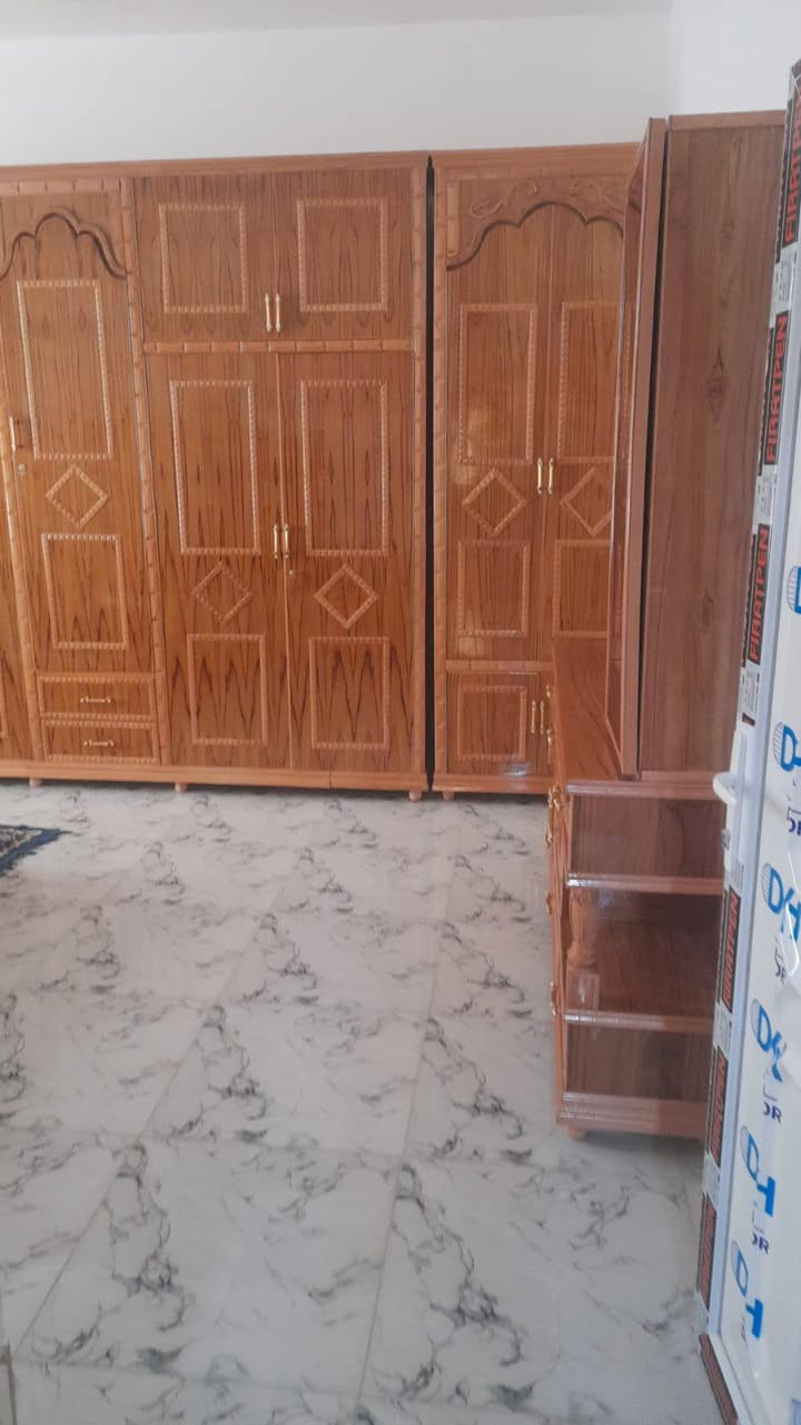 سلام عليكم من رخصت الادمن غرفه خشاب للبيع حطاطه جديده ما مستخدمه ابد  للستفسار ***********
