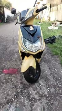 دراجة شحن للبيع شكل سكنس دراجه نضيفه كلش مايحتاج اي شي بيها فقط بطاريا...