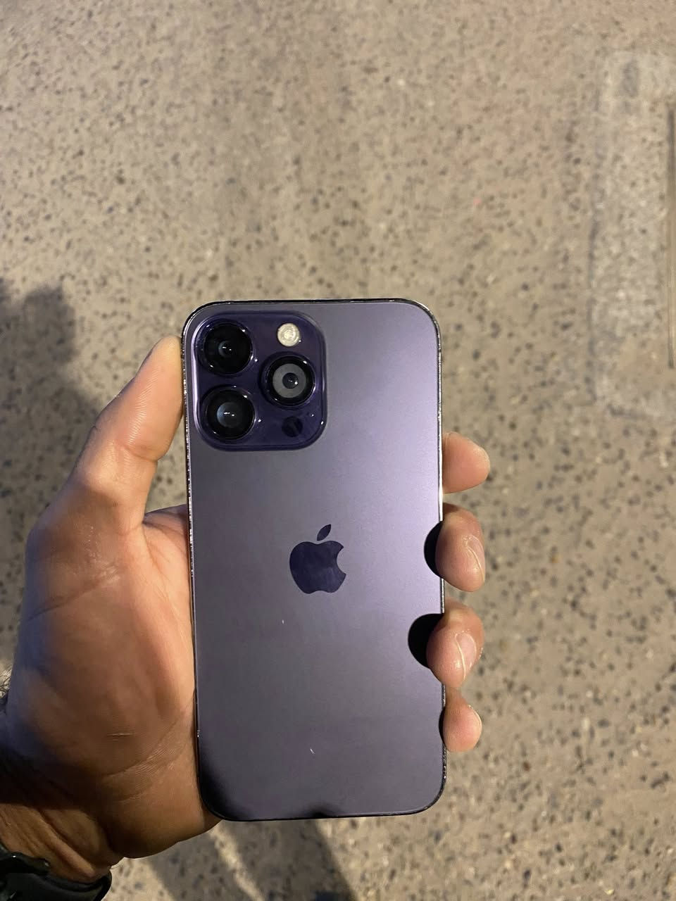 ايفون 14 برو ماكس دبل شريحه مبدل شاشه وبطاريه افضل نوعيه بي فطر بلكلاس  وياه كيبل وكارتون  سعره 550 الف وبي مجال
عنواني بصره حي الحسين اول لاين رقم الموبايل ***********
