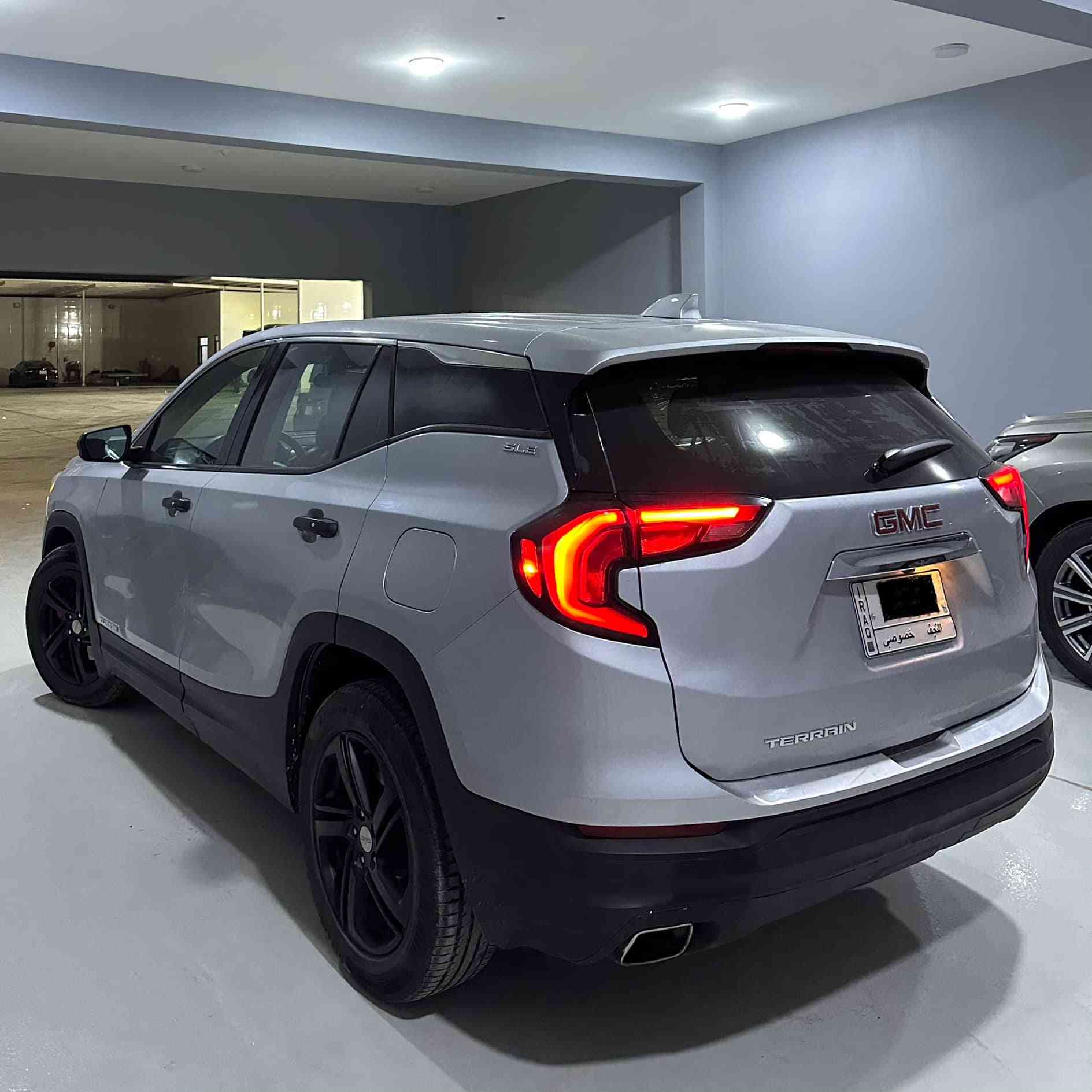 جمسي  تيران 2018  GMC  SLE

لون السيارة سلفر  

السيارة ماشية : 68 الف ميل استخدام شخصي فقط           كير + مكينة مكفول 

بيع او المراوس حسب القناعه 

الضرر : بنيد و جامرلغ ايمن حادث سطحي بدون دواخل بدون شاصي مع بعض الملاحظات السونار مرفق في الصور  مع صور الحادث 

1 -اضواء امامية LED 
2- اضواء خلفية LED   
5-كامرة خلفية قلابه 
6- بصمة تشغيل وأبواب وصندوق 
7- اوتو بريك توقف ذاتي 
8- كشنات جلد وتحكم كهرباء 
9- دسك امامي خلفي 
10- رادار امامي 
11- شاشه كبيره 
12- فول تحكم ستيرن 
13- كير دكم 
14- هاند بريك بصمه 
15-مري كهرباء 
16- تبريد قطعتين
17- سستم صوت vip
18- اوامر صوتية    
21- ماوس تحكم بأنظمة القياده 
24- نضام ABS مانع انزلاق
25-اوتو ستوب 
26- محرك السيارة 2000 تيربو المرغوب 

السيارة رقم نجف مشروع وطني تتحول بأي محافظه 
  
السعر : 145 ورقه وبيه مجال بسيط 

مكان السيارة بغداد-السيدية

 *********** واتساب او اتصال
