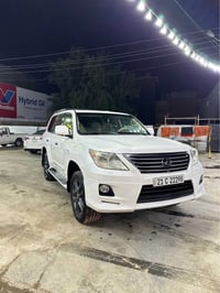 لكزز 2011 فول السياره  فتحه  جكات  تحكمات ستيرن  شاشات  شاشه بلقماره 3...