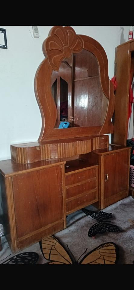 سلام عليكم غرفه
خشاب نجار البيع
كامله مابيه نقص ب٩٥٠ وبيه مجال***********
