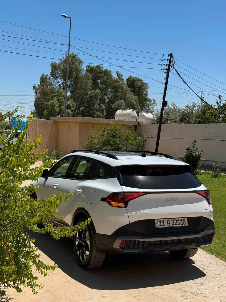‏  Kia Sportage X Line
كيا سبورتج إكس لأين
حادث فقط دعامية امامية بدون ايرباك بدون كلشي الباقي كفالة 
موديل 2023  ‌‎
 (4) سلندر محرك 2500       
فول  موصفات    
مواصفاتها :
.بصمة  
 شاشة كبيره لمس
كاميرا دوارة 
رادارات  /رادار جانبي /رادار خلفي
 حساسات خلفي 
خرائط 
 كشنات تدفة‏ 
 كشنات جلد .
 دفع رباعي فور ويل
نزول منحدرات                                                    
كشنات كهرباء
.تبريد قطعتين 
.اوتوهولد .  
ويل كروم 
مسجل ناطق
بلوتوث USB ابل كار بلاي والاندروير . 
 حاجب ليد
.نقطه عمياء
.اشاراة بالمراياة الجانبيه                                     
. فول تحكم ستيرن                                             
. كير أوتو + عادي.                                              
-اوتو بريك.                                                         
. بريك بصمة.                                                      
‏Led .+  زينون
.شحن اللاسلكي                                                            
. ‏داخل اسود جلد 
. نضام قياده اربعة
. مثبت سرعه
. تحديد مسار 
. دمامات صوت  
.لايت بلادي Led +  زينون ‏دبل زينون اصلى . 
. رادار الخطوط البيضاء 
‏.شاشة إلكترونية
 تشغيل عن بعد 
‏-AUTO HOLD
‏Auto start 
مكان السياره بغداد الغزالية 
السعر  197بيها مجال 
***********

