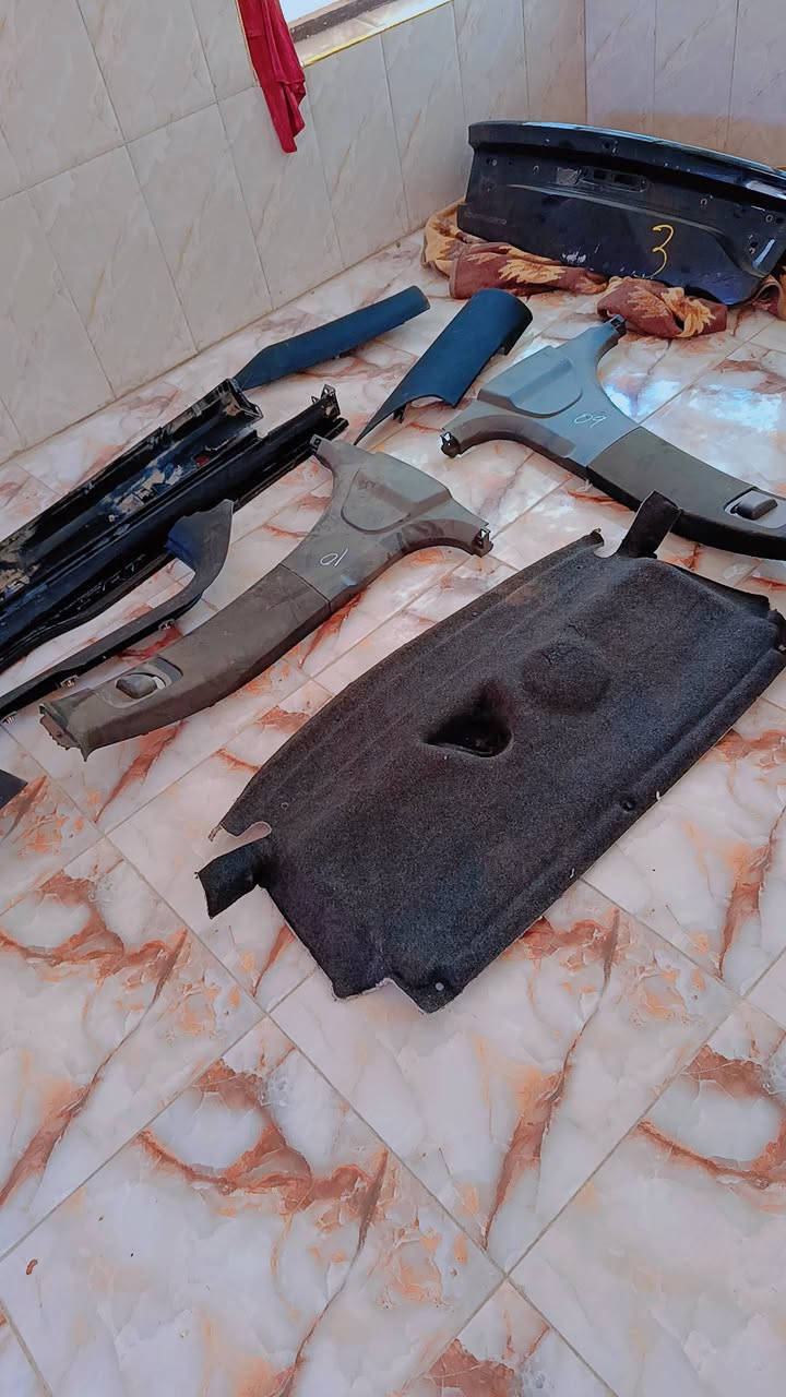 سلام عليكم غراض جارجر + بونيد اسود ابو الفتحه للبيع قيم وأخذ ***********
