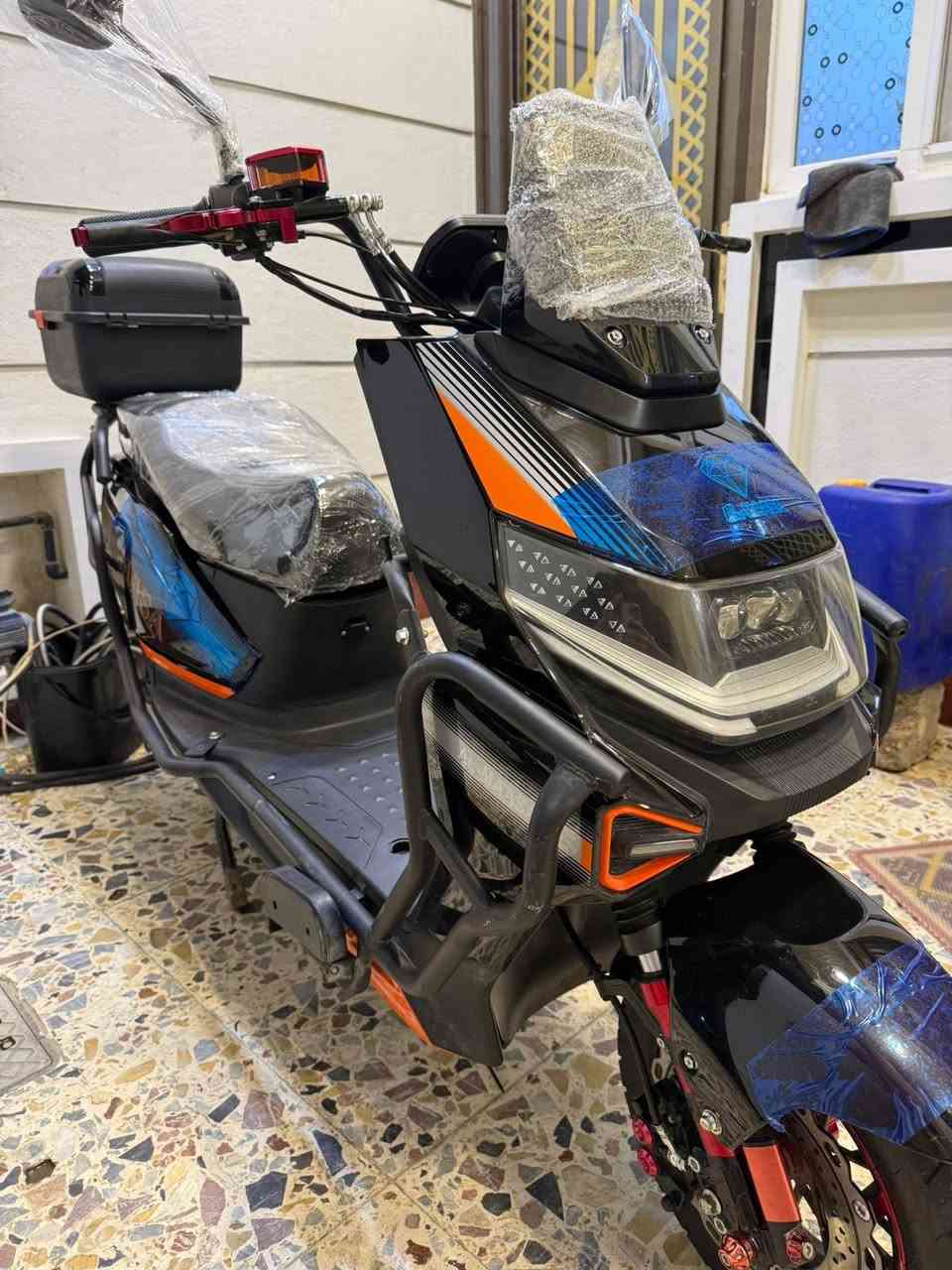 السلام عليكم ماطور شحن للبيع ماسه بعد جديده سعره 650 بي مجال لشراي 6 بطاريات كبار على فحص شرط عنوان رمادي اتصال ***********  متواجد على خط فقط
