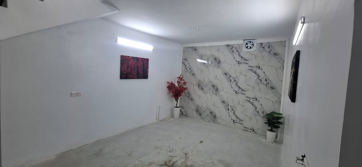 دار للبيع زراعي  مساحه 120 متر مربع البيت صفر  الموقع حي الجامعه شارع عبد الرحمان  السعر 47 مليون. للتصال ***********
