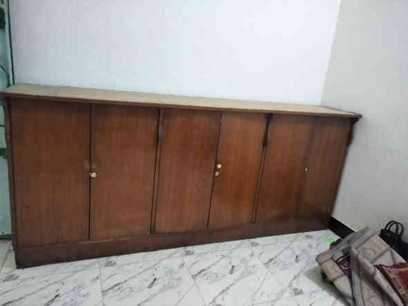 ميز للبيع 6 باب 3 متار نضيف السعر 200 قفله 100الف الي يحب يشتري يتفضل خاص او يتصل ع هذا رقمهم ***********
