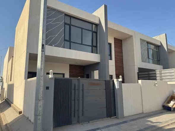 فرصة ذهبية عقار تجاري للبيع على شارع 60 العرضي.              

       في #مجمع_لؤلؤة_النجف_السكني🏘
لدى #شركة_بوابة_الغدير_للاستثمارات_العقارية

⭕ داران طبك للبيع 19 و21 بلوك 1..مساحة 150م  
⭕ الدار طابقين من الفئة المميزه يحتوي على اربع غرف 
⭕ سعر الشركة 155 . الواصل لكل دار 25 
⭕تباع الدور بتطلوعه مناسبة 
⭕ ويوجد بهما قرض عقاري

الاستفسار الاتصال على الارقام التالية واتساب او مراسلتنا عبر الخاص : 

☎️*********** 
☎️*********** 
☎️***********
🌏موقع الشركه 
النجف الاشرف _النداء _شارع المجمعات _مجمع الاميرات 2_الدور ال vip
