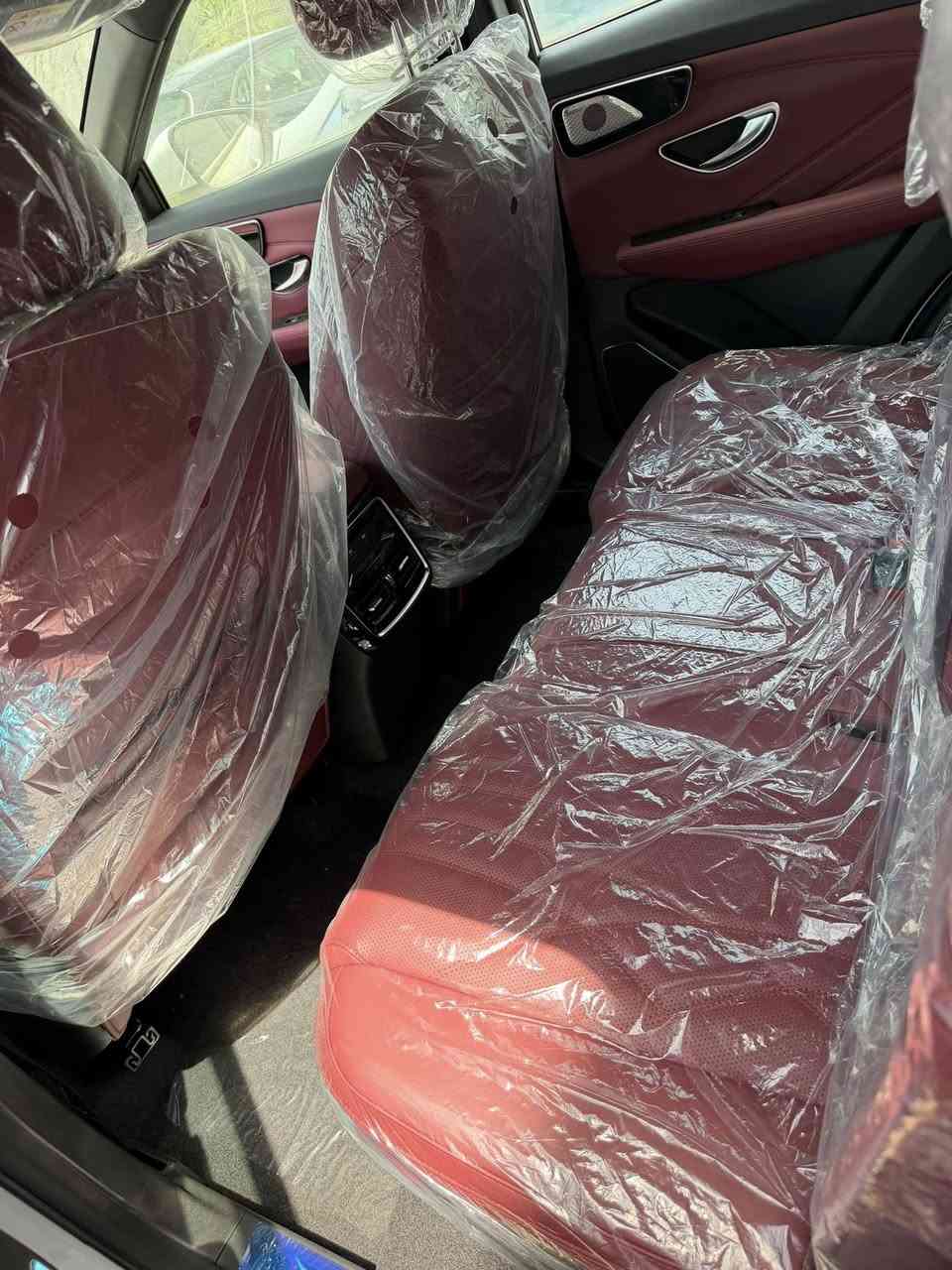 سيارة سوئيست S07 (Soueast S07) 
المزودة بمحرك 1500 تيربو تأتي كسيارة رياضية متعددة الاستخدامات (SUV) 
تصميم عصري وأداء اقتصادي مناسب للعائلات.إليك تفاصيل مواصفات وأداء هذا المحرك
ضمان هارلم 10 سنوات
:مواصفات
بانوراما
جلد باللون الاحمر ((تصميم داخل مرسيدس))
شاحن موبايل
ثلاجه وصطيه 
شاشه وسطيه كبيره
كامرات محيطيه
7 راكب
ويل كب 20
جنطه كهرباء
كرسي السائق كهرباء
دخول ذكي
بصمه
حساسات اماميه خلفيه
دبل اكزوز
للاستفسار 
***********
***********
