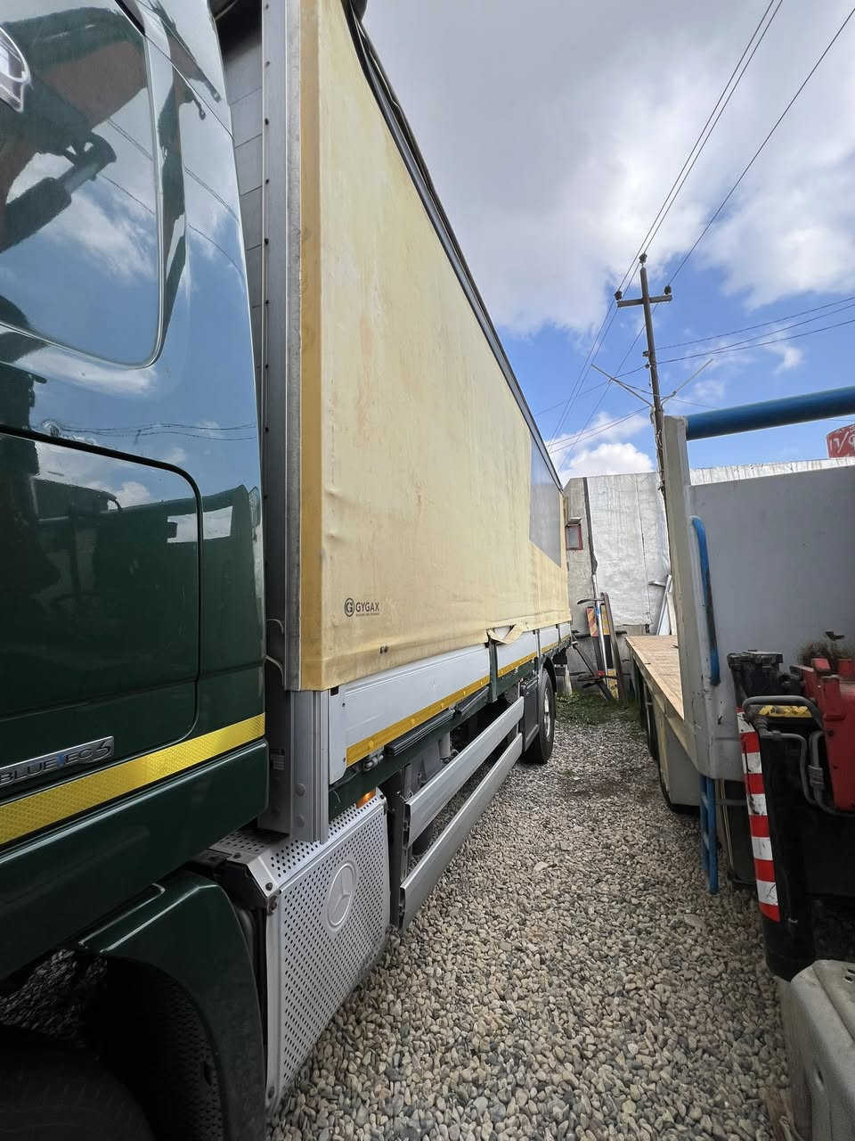 سلام عليكم
أكتروزلبيع  موديل2007حجم1832
گير اتوماتيك 12منر
مكفول كفاله عامه 
مكان سليمانية 
***********
