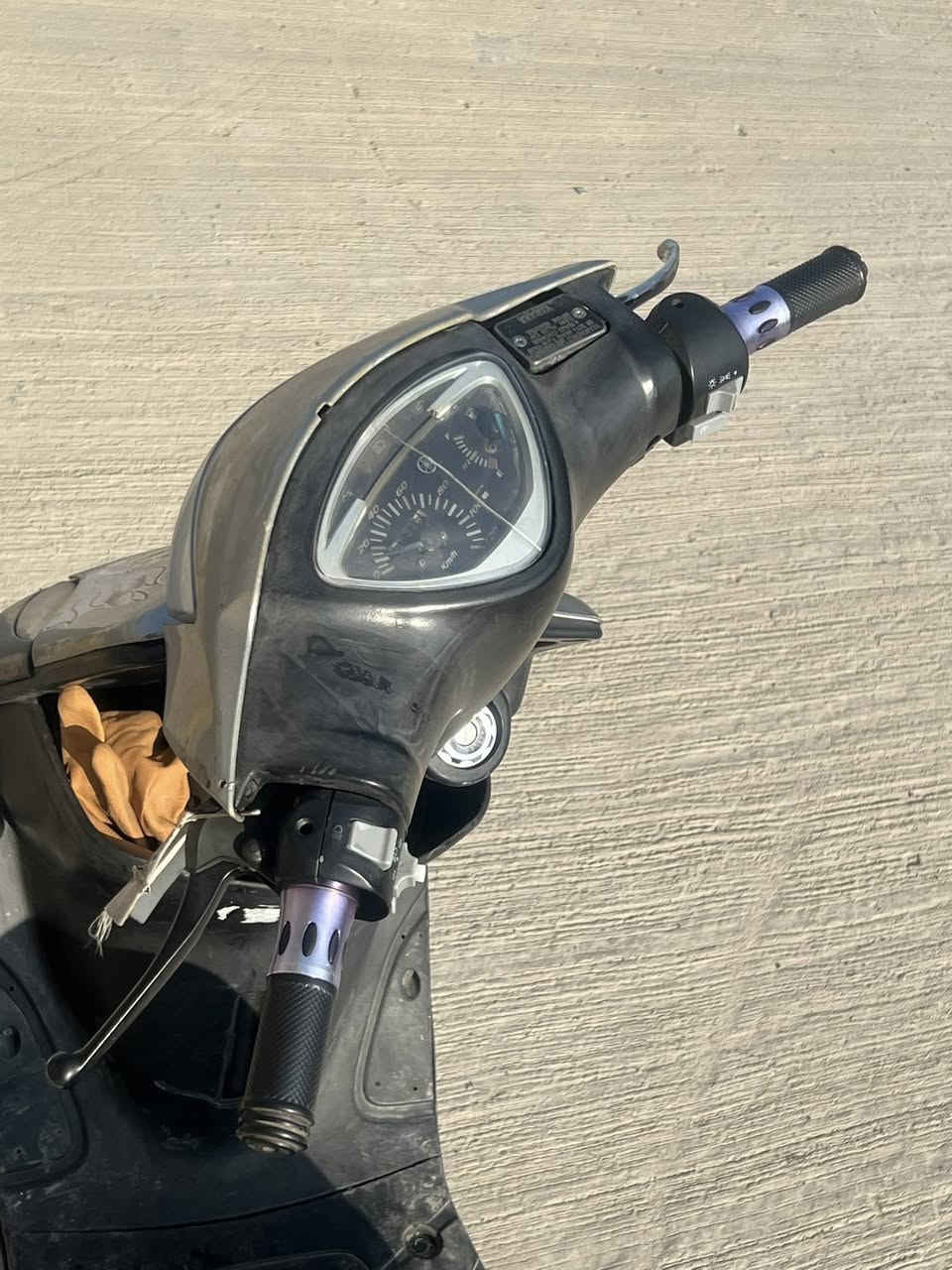 سلام عليكم دراجه ماكس عدله نضيفه وكلشي شغال بيه 
شاير اليت سالف هندر ملشي شغال بيه نكرت سالف شرط 
وهاذ صوت بيه من كزوز رادله تبديل بس دراجه نضيفه تخبل شلعه كلشي بيه حلو دراجه بوشته 65 وكله جديد بيه 
ريده 550بيه مجال بسيط 
موقعي بصره حيانيه 

***********
