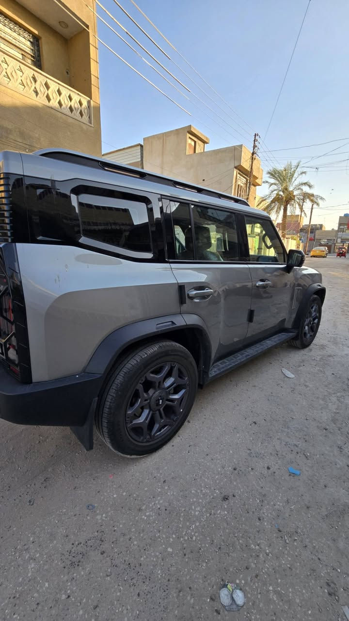 السلام عليكم 🌹

🚙 JETOUR T2 LUXURY 2025 🎨 اللون: رمادي إسمنتي

🔹 السيارة جديدة لوك ومكفولة. 🔹 ماشية أقل من 10,000 كم. 🔹 تعتبر زيرو. 🔹 بيها إضافات كثيرة من الداخل والخارج.

📋 المواصفات: ✅ محرك 2.0 لتر تيربو ✅ قوة 254 حصان ✅ عزم 390 نيوتن.م ✅ ناقل حركة أوتوماتيك 7 سرعات DCT ✅ دفع رباعي ذكي (4WD) ✅ 7 وضعيات قيادة ✅ شاشة معلومات وترفيه 15.6 إنج ✅ عدادات رقمية 10.25 إنج ✅ كاميرا 540° مع رؤية أسفل السيارة ✅ سقف بانوراما ✅ مقاعد جلد فاخرة ✅ تبريد وتسخين للمقاعد الأمامية ✅ شحن لاسلكي للهاتف ✅ نظام صوت Sony ✅ إضاءة LED كاملة ✅ مثبت سرعة ذكي (ACC) ✅ فرملة طوارئ تلقائية ✅ تحذير مغادرة المسار ومساعد الحفاظ على المسار ✅ مراقبة النقطة العمياء ✅ حساسات أمامية وخلفية ✅ تشغيل بصمة ودخول ذكي ✅ جنوط ألمنيوم 20 إنج

💰 السعر المطلوب: 37,500,000 دينار عراقي

📞 للاستفسار والاتصال: ***********

السيارة نظيفة جدًا وجاهزة للفحص بأي مكان.
