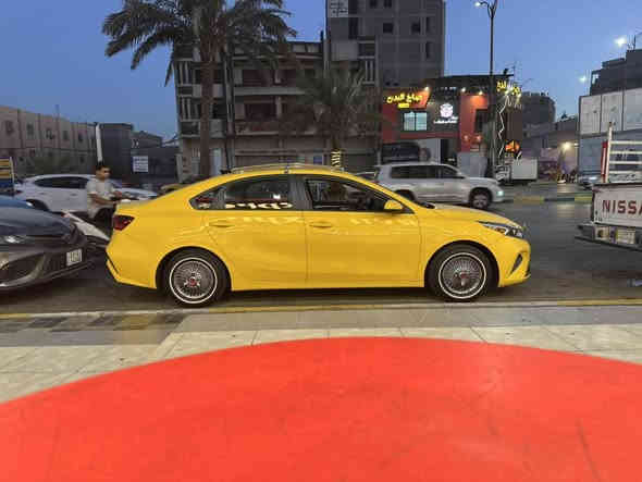 السلام عليكم للبيع فقط
فورتي 23 ماشيه 41 دخلت ماشيه 35 ايرباك برده فقط منظومه غاز بعدها بالضمان تبديل باب سايق فقط بوحده اصليه وتصليح بسيط بالباب الخلفي اثر الحادث تخم تاير هانكوك دوشمه عام  عنواني بغداد الحريه

***********
