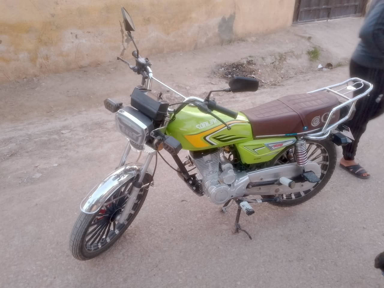 السلام عليكم سيفان 24نزل25البيع كامل ما بي نقص مال جناي كفله السعر700قفل المكن تقاطع اقدس ***********
