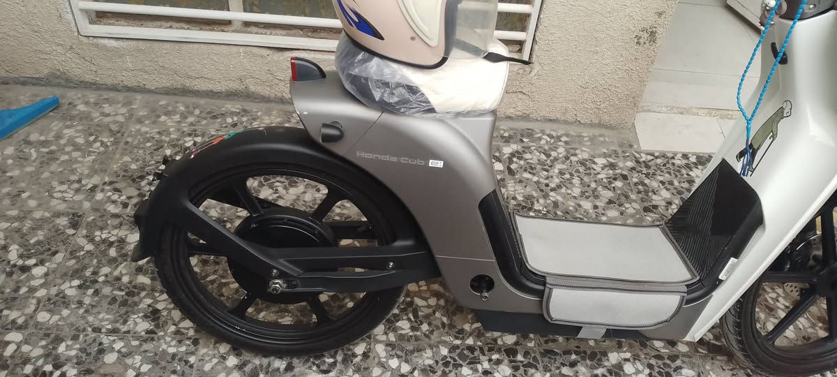 سلام عليكم عندي هوندا ليثيوم راقيه جدا موتجاريه سرعته قصوى 40 بس بلشاشه تقره25  الحقيقي 40 تمشيك مسافات طويله نضيفه حيل ومرتبهه وصارف عليهه هواي صيانه كلشي جاهزه شركه يابانيه الأصل 30 امبير 48 فولت مكتوب 65 كيلو كتلوك كلش نضيفه ملاحضات بسيطه جدا نضافه 95 100 💯 مراوس ترهم سعر 650 ***********
