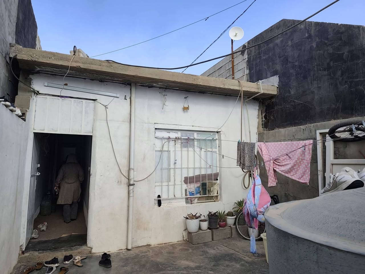 #دار للبيع:-- مساحة 100م_
#موقع:- بنجاعلي مقابل ازا راعي 
➖➖➖➖➖➖
#بناء نظيف 
ماء حلو 
__________________
سعر  29مليون مجال 
'٠٠٠٠٠٠٠٠٠٠٠٠٠٠٠٠٠٠
للاستفسار اتصال عالرقم
 ***********
***********
او راجع مكتب عقارات اسيا
