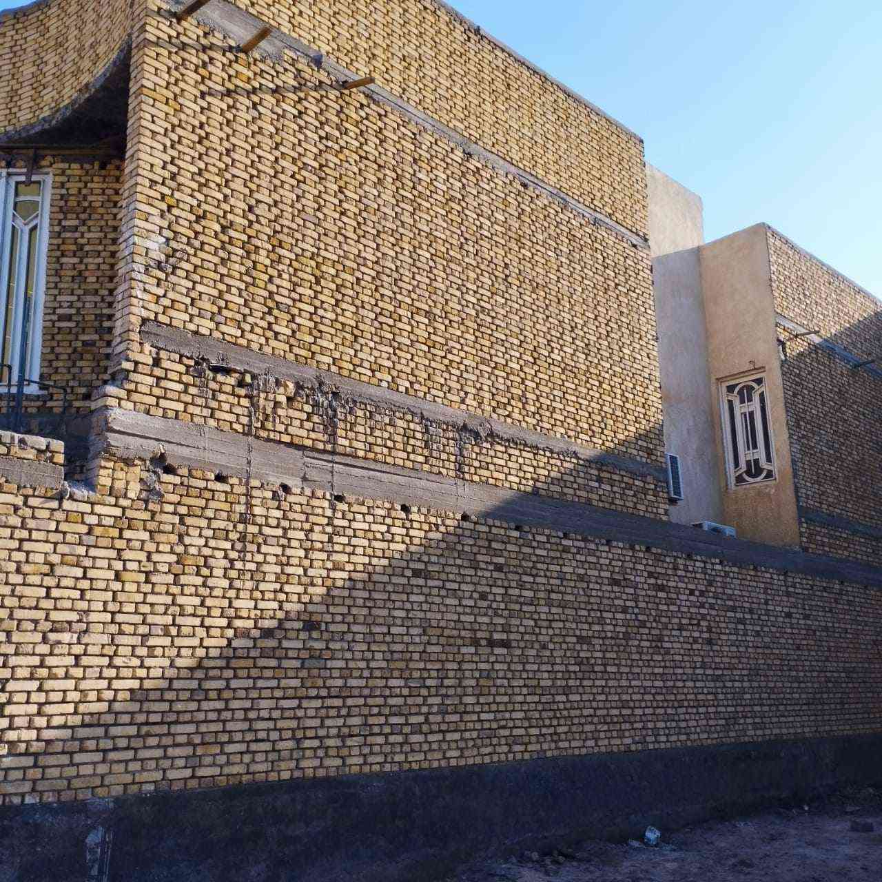 بيت للبيع طابقين طابو صرف  المساحة 200م/يتكون من 6 غرف كبار وصالتين ومناور 2 وإستقبال ومطبخ وصحيات 3 وگراج كبير  وايضاً فضله امام  البيت الناصرية الاسكان الصناعي على شارع عام الحولي آل بو فياض  الاتصال مع صاحب البيت واتساب ***********   موقع #تجاري
