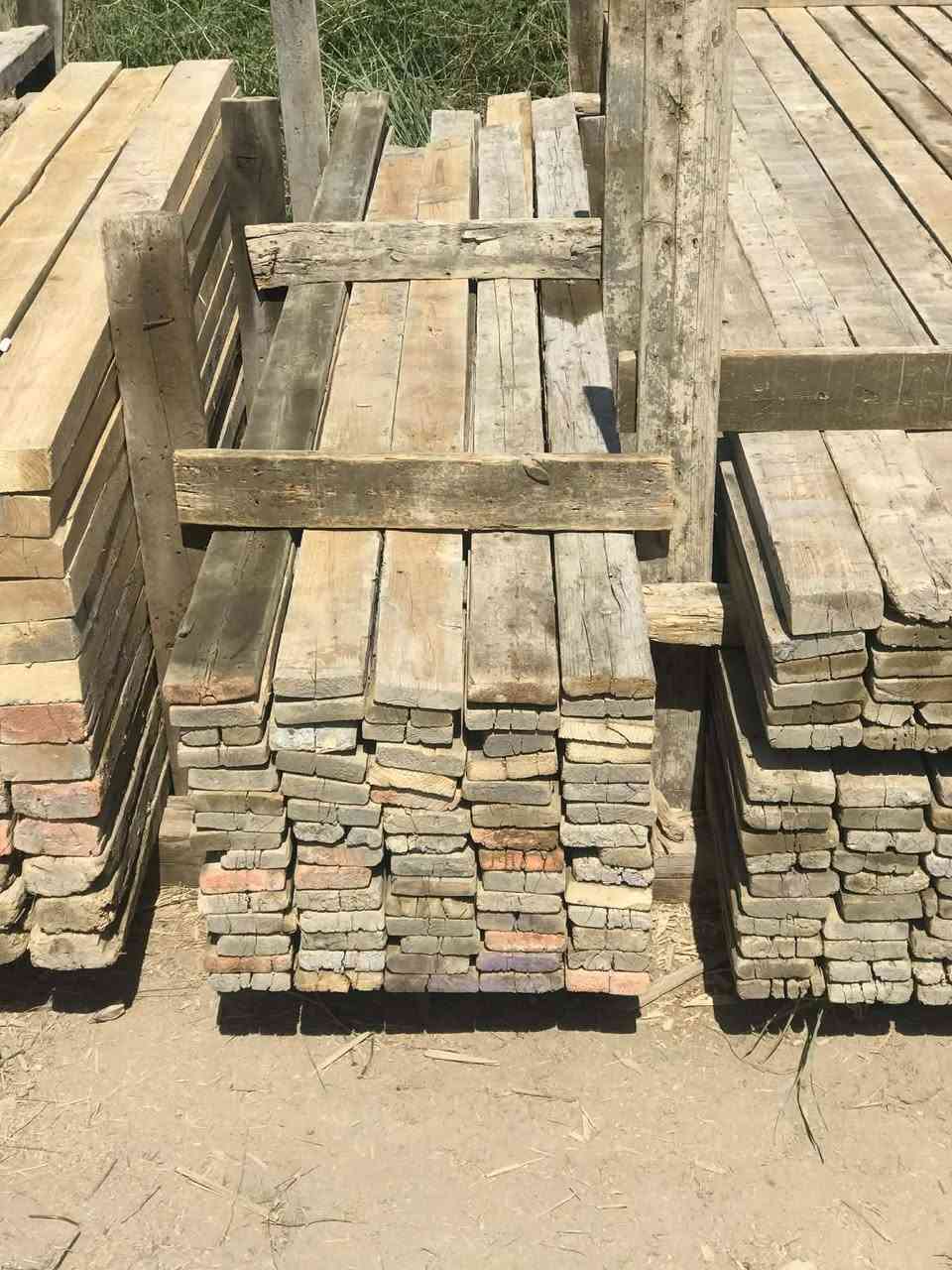 قالب خشب للبيع.  العدد 4مكاعب  روسي تارس 25ملم 
(( مشتغول من ثلاث شغلات أو أربعة ))   السعر مناسب 
العنوان حلة.  ‏‪***********‬‏    /   ‏‪***********‬‏
