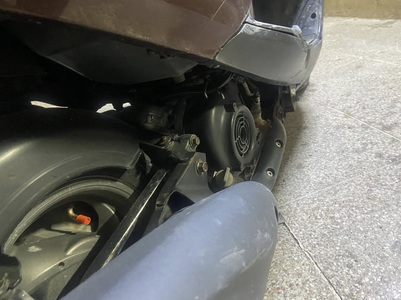 السلام عليكم للبيع اكزز نوزل خطين الدراجه بلادية ماشية 29000 الف الدراجه بلادية كلها نكرة سلف بكل وقت لون كرزي اشاير شغالة لايتات شغالة 
*********** المكان زيونة شارع الربيعي او بلديات السعر 1250 وبيه مجال حك الجية
