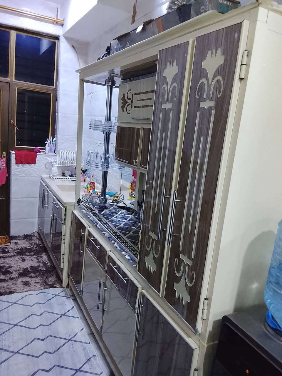 السلام عليكم كونترات للبيع مترتين ونص باسنك متره ونص مرمر لسعر 300 وبيه مجال وهذا رقم ***********
