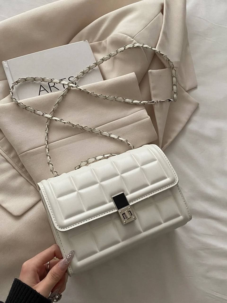 ‏اختاري الأناقة بسهولة جنطه تناسب كل￼ لوكاتك🤍🫶👜


**إذا كنت صاحب هذا الإعلان وتريد حذفه لأي سبب، رجاءا أرسل رسالة إلى الدعم الفني**