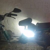 دراجة كهربائية بحالة جيدة، مثالية للتنقل داخل المدينة. الإضاءة الأمامي...